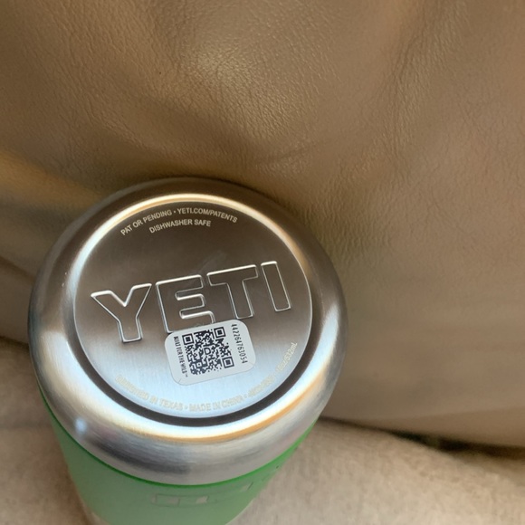 Yeti - Picture 3 of 8